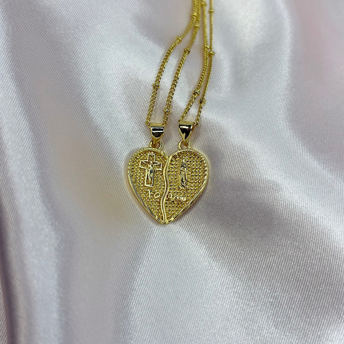 Te Amo Necklace Set