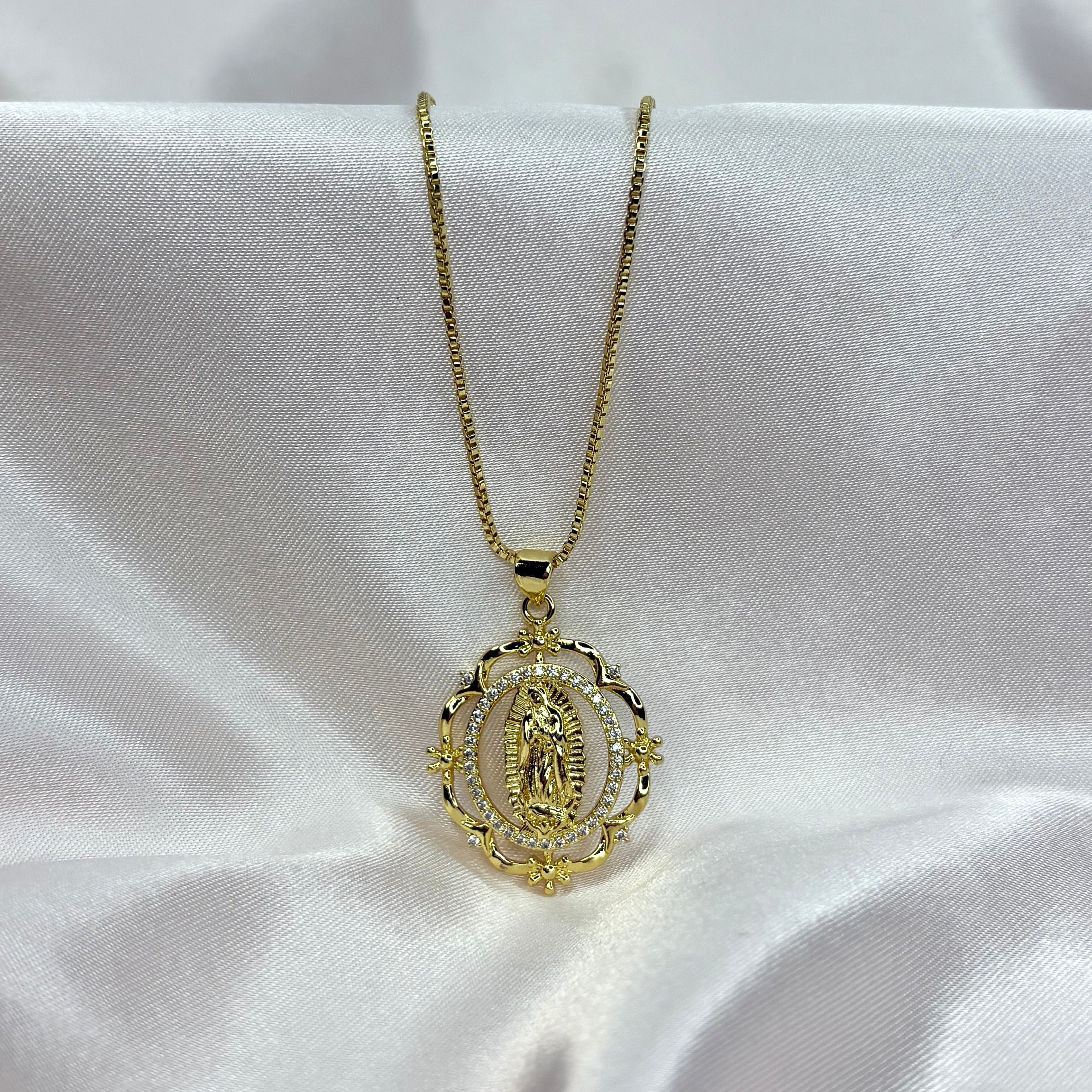 Virgencita Detailed Diamond Necklace