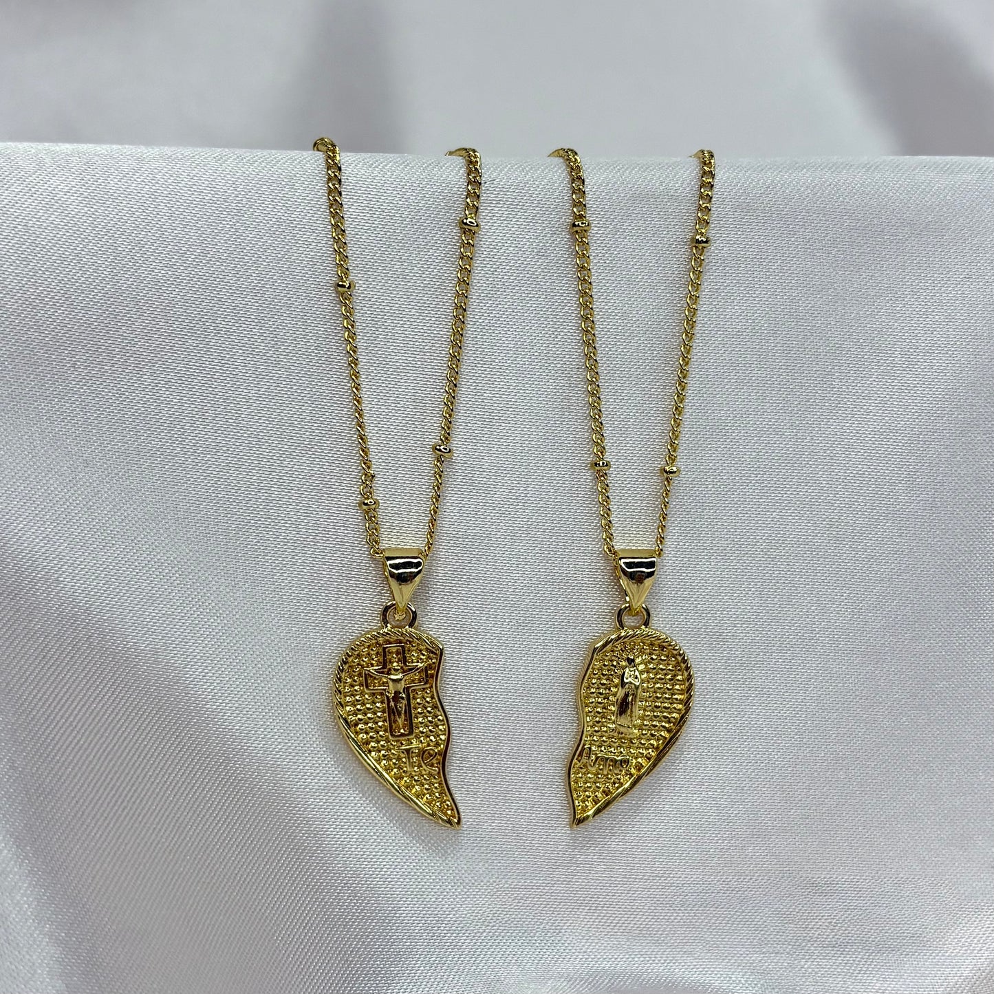 Te Amo Necklace Set